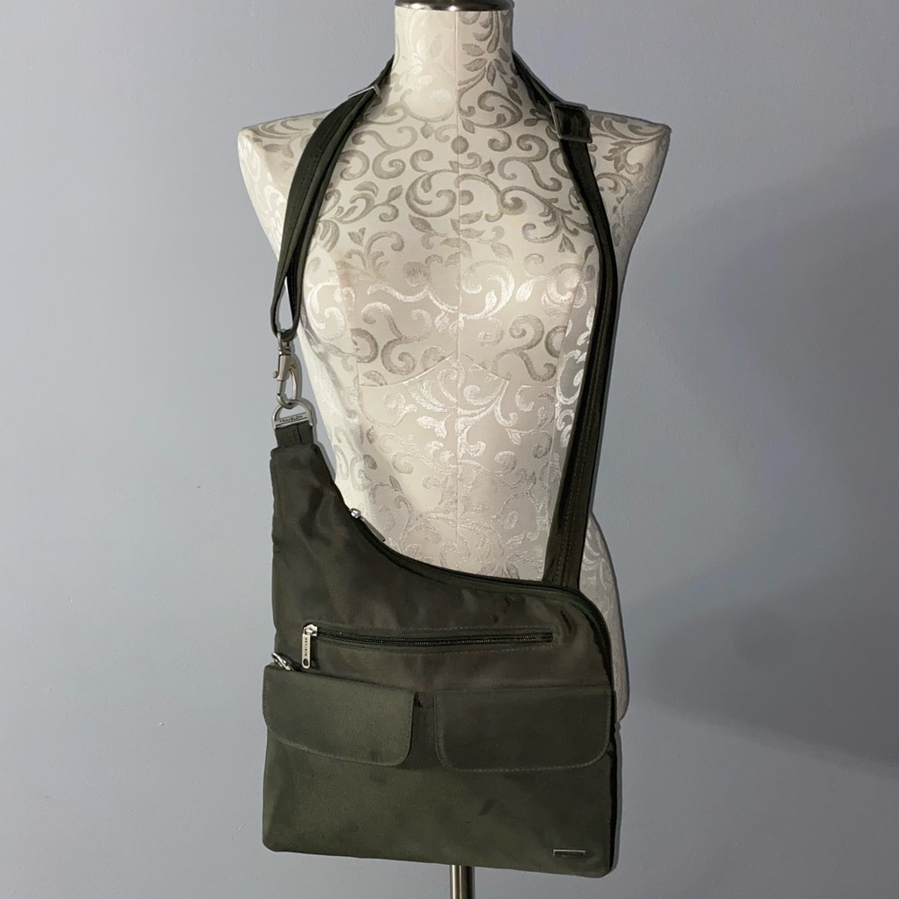 Travelon anti theft crossbody purse.